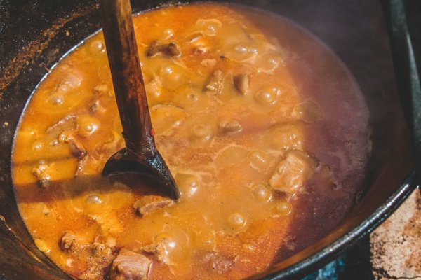 What's the Best Way to Make a Traditional Hungarian Goulash Soup?